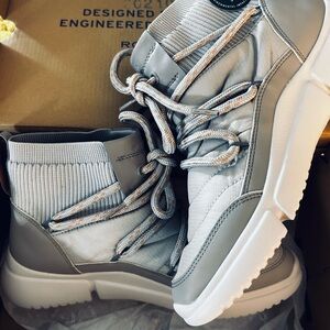 NWT Women’s Rockport R-Evolution Bungee Bootie Ankle Boot, Grey 8.5